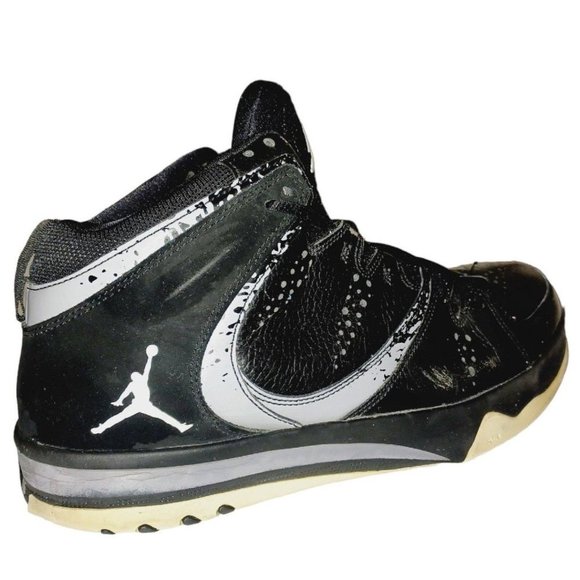 Athletic_Shoes